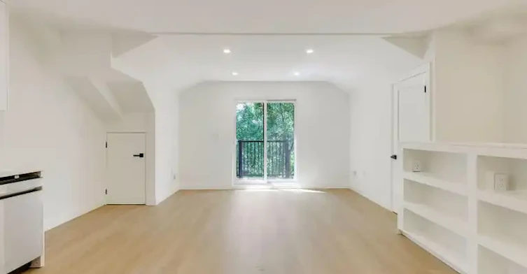 225 Gainsborough Road, Toronto, ON, M4L 3C7 - 7
