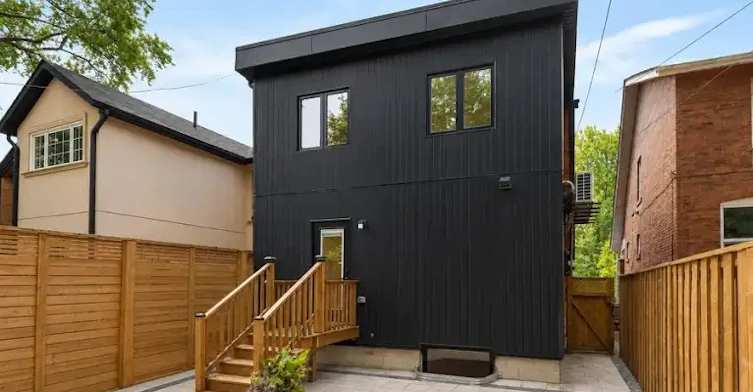 225 Gainsborough Road, Toronto, ON, M4L 3C7