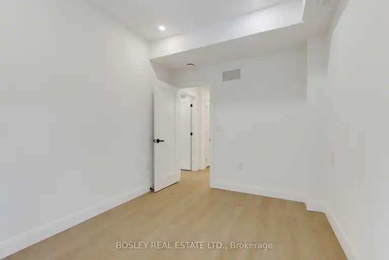 225 Gainsborough Road, Toronto, ON, M4L 3C7 - 13