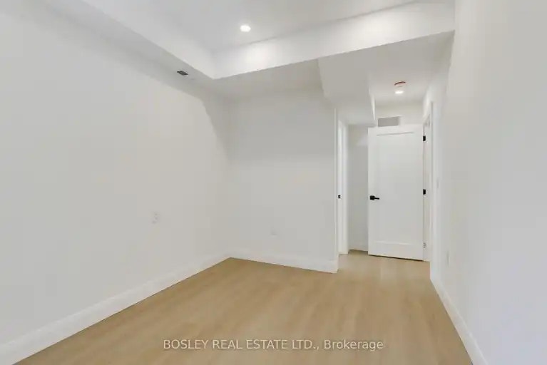 225 Gainsborough Road, Toronto, ON, M4L 3C7 - 11