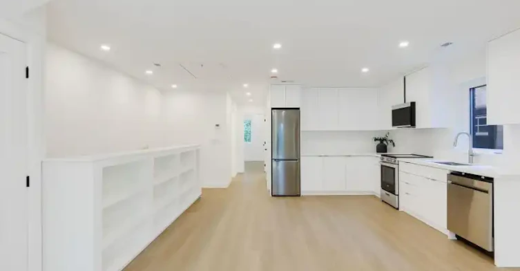 225 Gainsborough Road, Toronto, ON, M4L 3C7 - 10