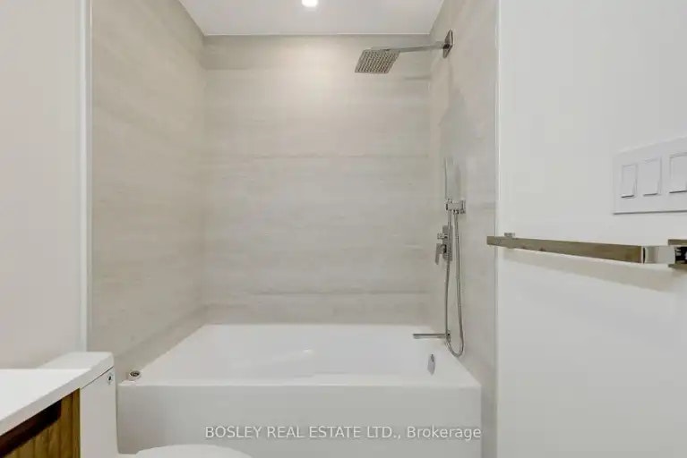 225 Gainsborough Road, Toronto, ON, M4L 3C7 - 2