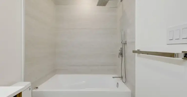 225 Gainsborough Road, Toronto, ON, M4L 3C7 - 2