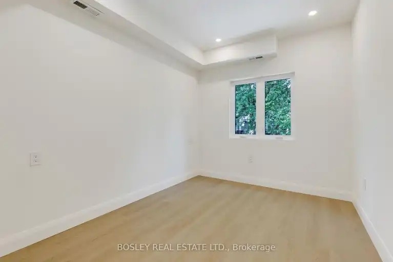 225 Gainsborough Road, Toronto, ON, M4L 3C7 - 9