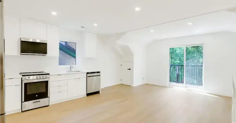 225 Gainsborough Road, Toronto, ON, M4L 3C7 - 4