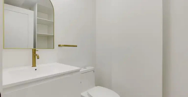 225 Gainsborough Road, Toronto, ON, M4L 3C7 - 6