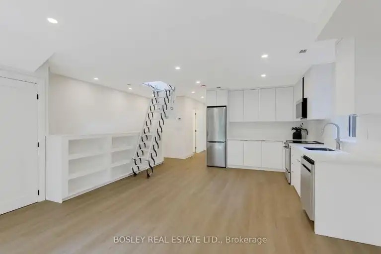 225 Gainsborough Road, Toronto, ON, M4L 3C7 - 3