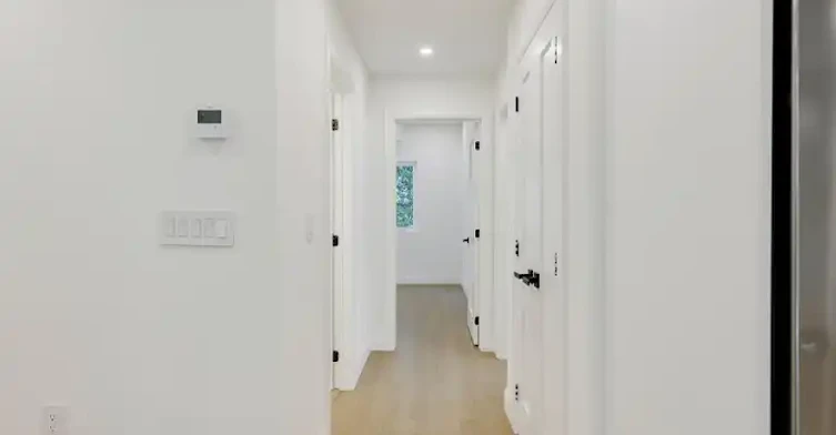 225 Gainsborough Road, Toronto, ON, M4L 3C7 - 15