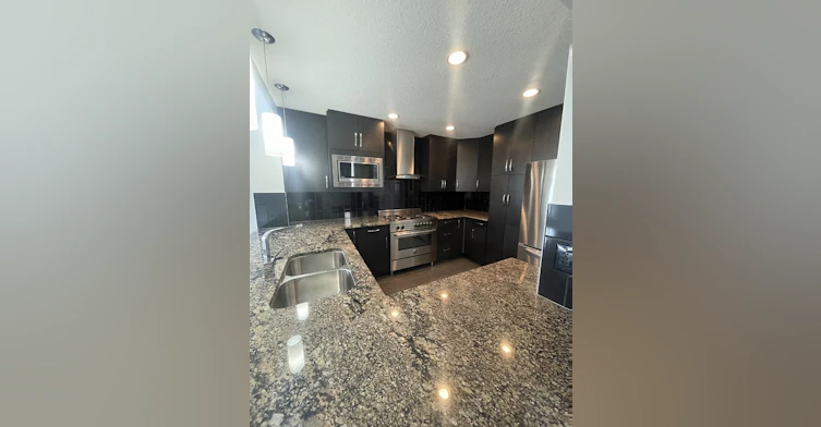 977 Valour Way Northwest, Edmonton, AB, T5E 6P1 - 5