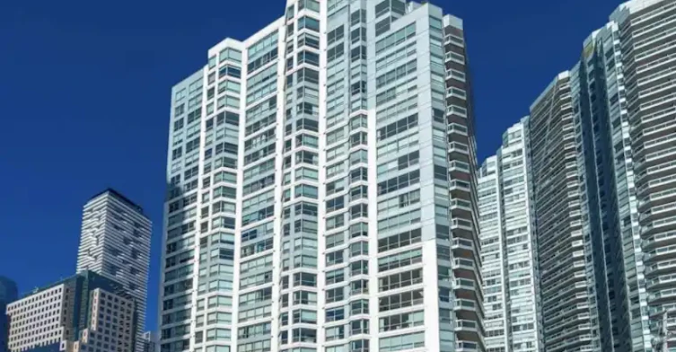 10 Queens Quay West, Toronto, ON, M5J 2R9