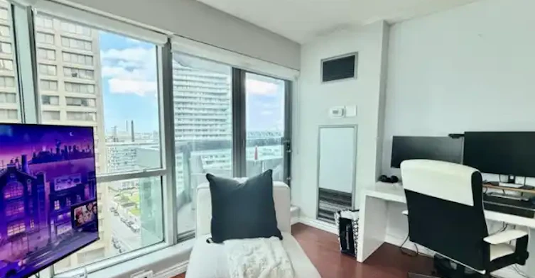 10 Queens Quay West, Toronto, ON, M5J 2R9 - 4
