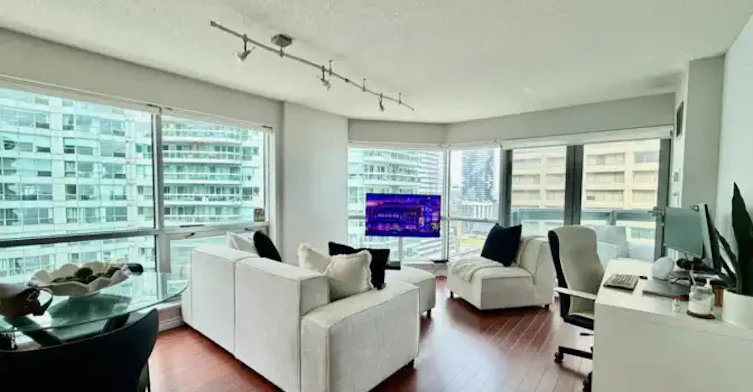 10 Queens Quay West, Toronto, ON, M5J 2R9 - 2