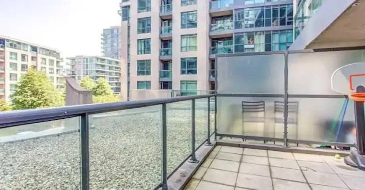 219 Fort York Boulevard, Toronto, ON, M5V 1B1 - 2