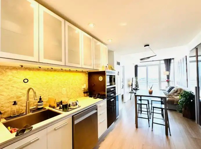 38 Dan Leckie Way, Toronto, ON, M5V 2V6 - 12