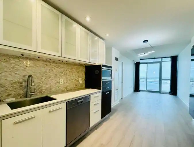 38 Dan Leckie Way, Toronto, ON, M5V 2V6 - 3
