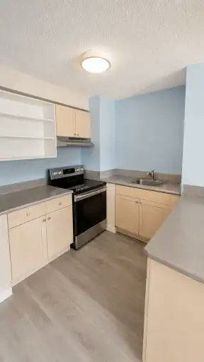 9730 106 Street, Edmonton, AB, T5K 1B7 - 7