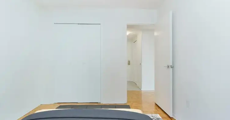 1010 Broadview Avenue, Toronto, ON, M4K 2R8 - 5