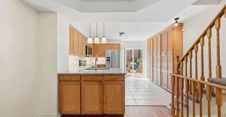 21 Littleyork Road, Toronto, ON, M4E 3W6 - 8