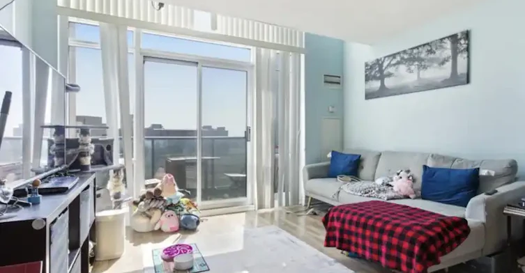 600 Fleet Street, Toronto, ON, M5V 1B7 - 4