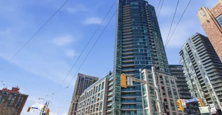600 Fleet Street, Toronto, ON, M5V 1B7 - 2