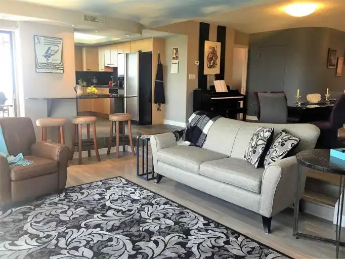 11503 100 Avenue Northwest, Edmonton, AB, T5K 2K7 - 5
