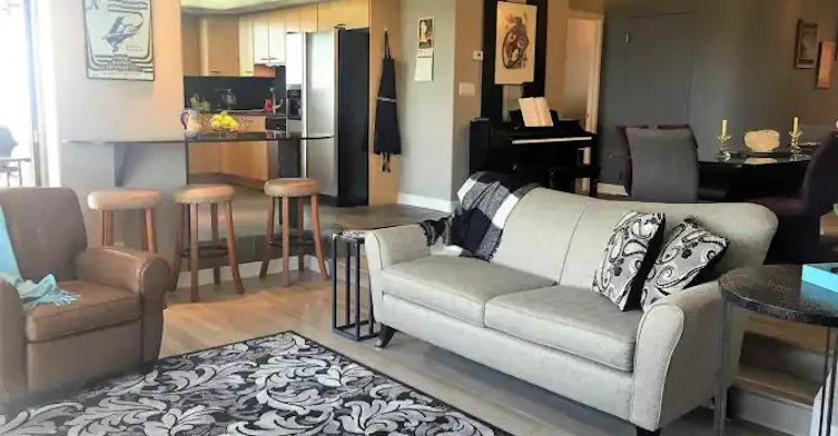 11503 100 Avenue Northwest, Edmonton, AB, T5K 2K7 - 5