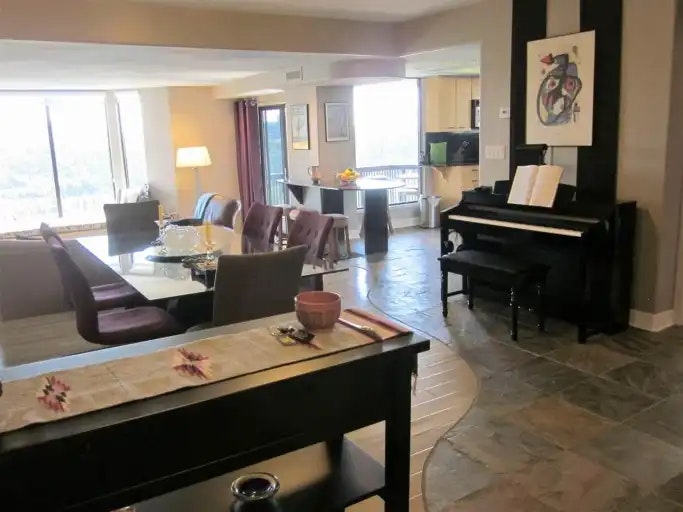 11503 100 Avenue Northwest, Edmonton, AB, T5K 2K7 - 3