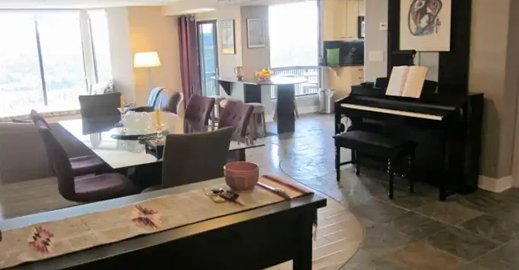 11503 100 Avenue Northwest, Edmonton, AB, T5K 2K7 - 3