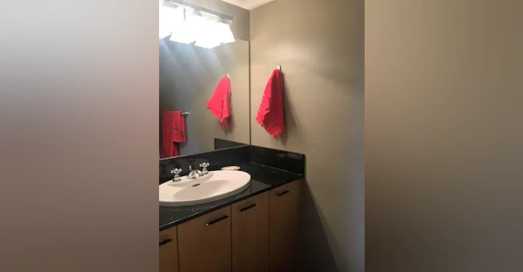 11503 100 Avenue Northwest, Edmonton, AB, T5K 2K7 - 10