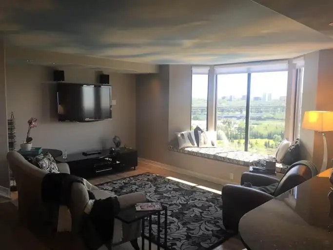 11503 100 Avenue Northwest, Edmonton, AB, T5K 2K7 - 4