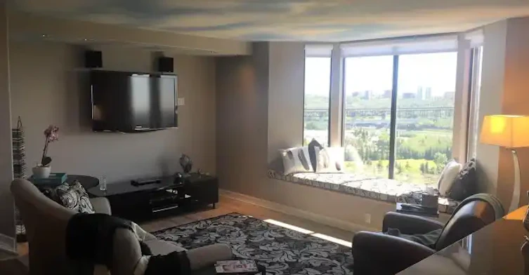 11503 100 Avenue Northwest, Edmonton, AB, T5K 2K7 - 4