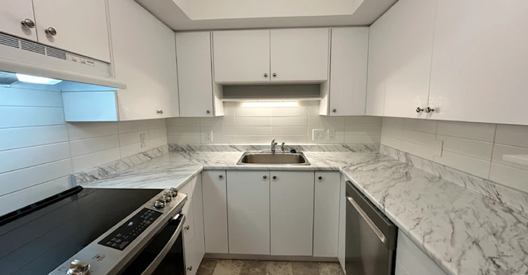 4323 Gallant Avenue, North Vancouver, BC, V7G 1L2 - 2