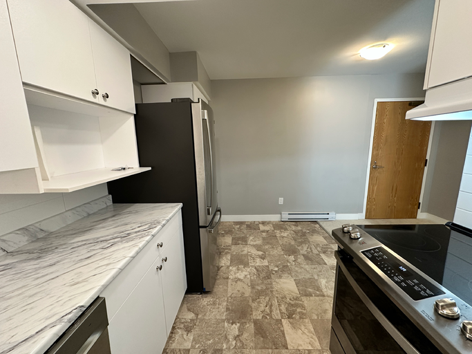 4323 Gallant Avenue, North Vancouver, BC, V7G 1L2 - 3