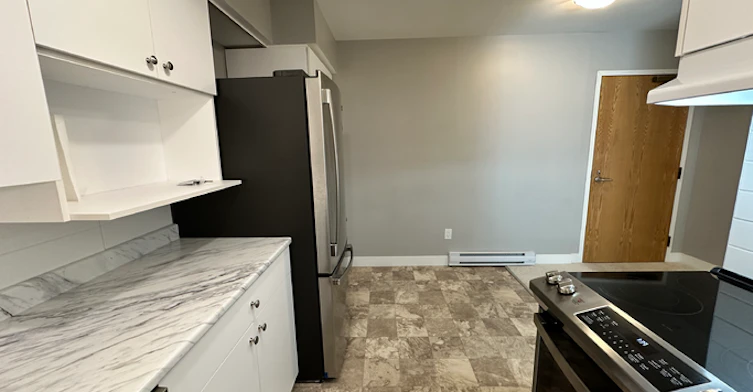 4323 Gallant Avenue, North Vancouver, BC, V7G 1L2 - 3