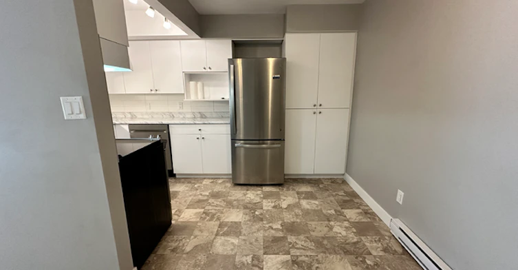 4323 Gallant Avenue, North Vancouver, BC, V7G 1L2 - 4