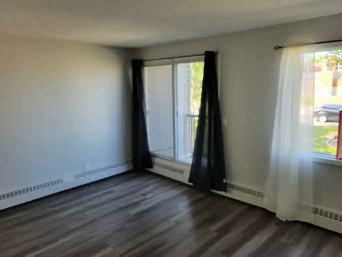 11837 106th Street, Edmonton, AB, T5G 2R2 - 9