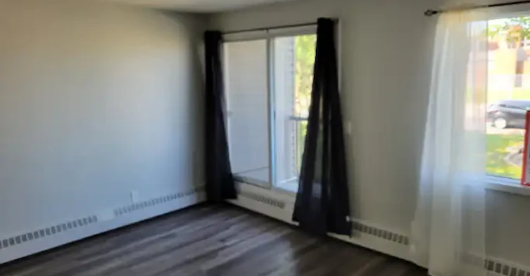 11837 106th Street, Edmonton, AB, T5G 2R2 - 9