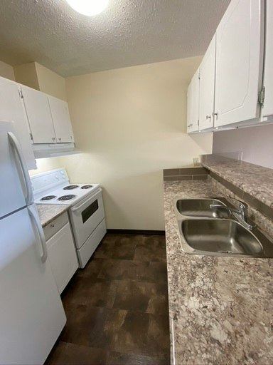 5104 54 Avenue, Cold Lake, AB, T9M 1W8 - 4