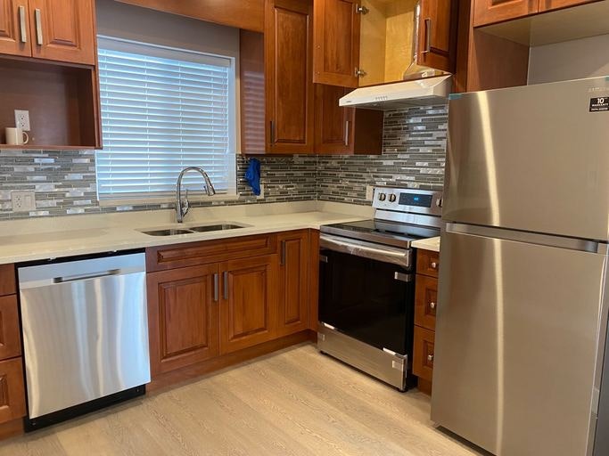 6404 Dumfries Street, Vancouver, BC, V5P 3B4 - 3