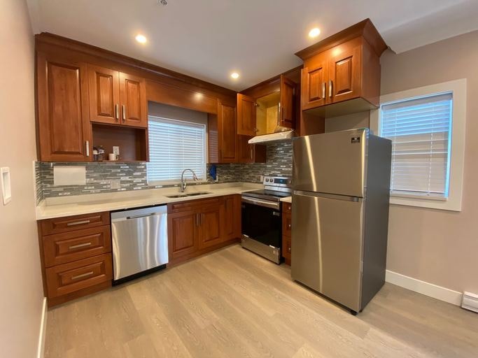 6404 Dumfries Street, Vancouver, BC, V5P 3B4 - 2