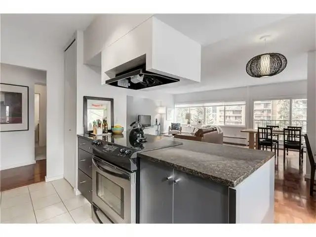 1209 6 Street Southwest, Calgary, AB, T2R 0Z5 - 10