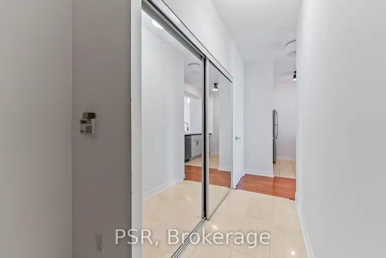 9 Boardwalk Drive, Toronto, ON, M4L 6T1 - 7