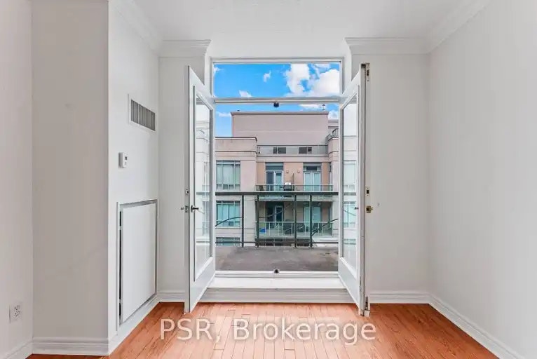 9 Boardwalk Drive, Toronto, ON, M4L 6T1 - 11