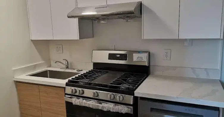 5 Sorauren Avenue, Toronto, ON, M6R 2C6 - 12
