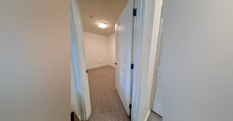 8528 82 Avenue Northwest, Edmonton, AB, T6C 1A9 - 11
