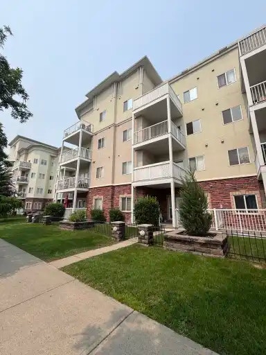 8528 82 Avenue Northwest, Edmonton, AB, T6C 1A9 - 3