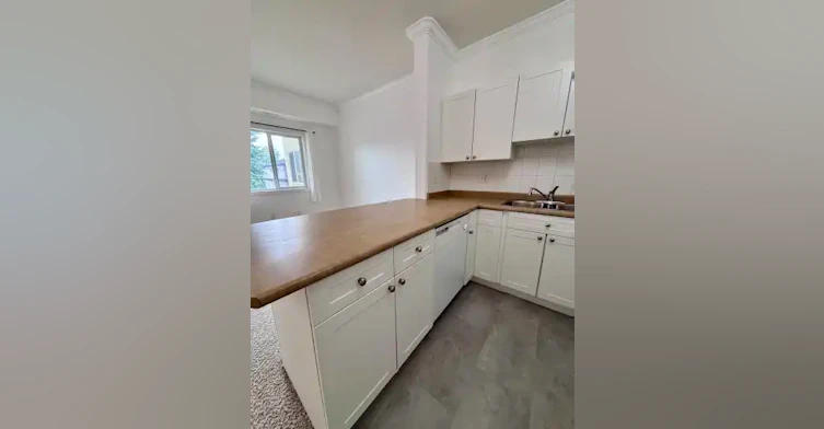 8528 82 Avenue Northwest, Edmonton, AB, T6C 1A9 - 17