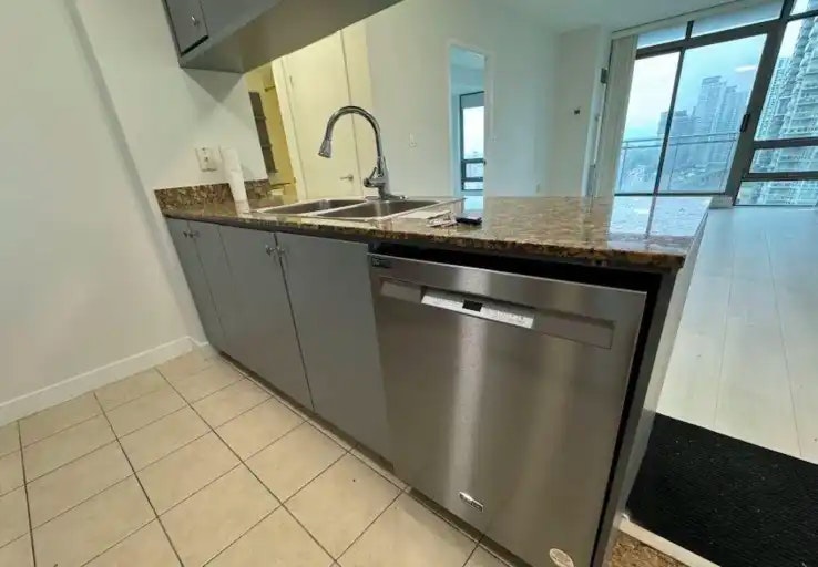 5 Mariner Terrace, Toronto, ON, M5V 3V6 - 4