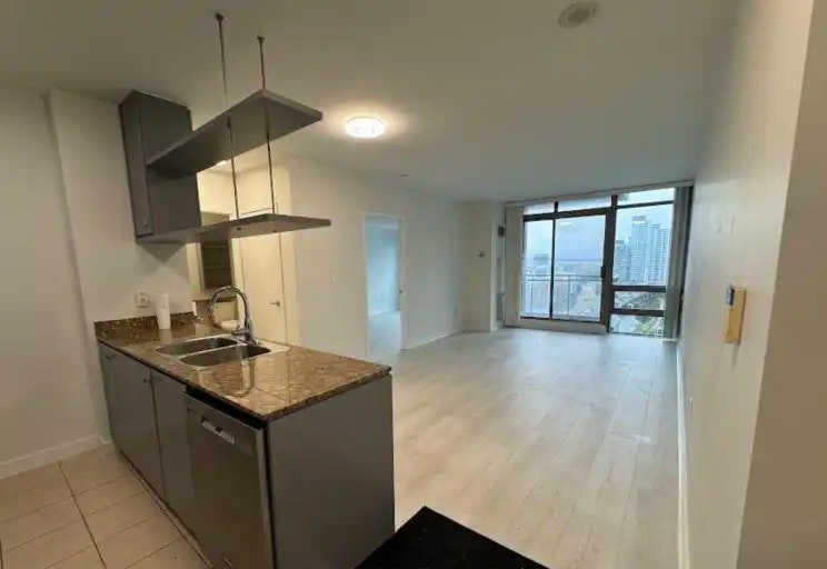5 Mariner Terrace, Toronto, ON, M5V 3V6 - 3