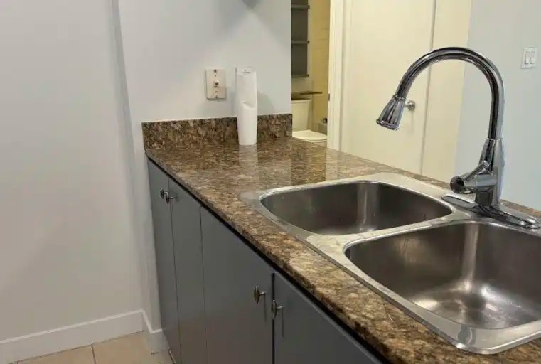 5 Mariner Terrace, Toronto, ON, M5V 3V6 - 5